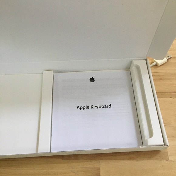 Apple Keyboard - Picture 2 of 4